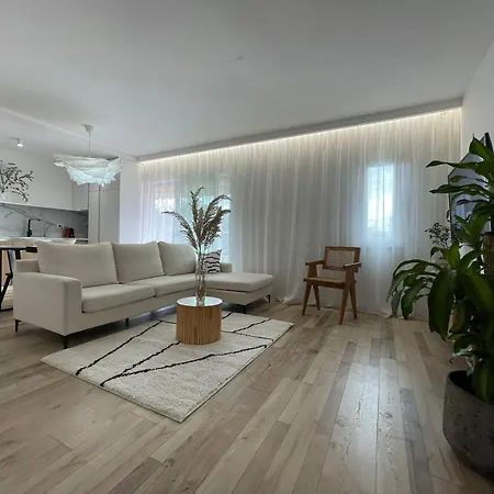 Bella Casa * Tirana